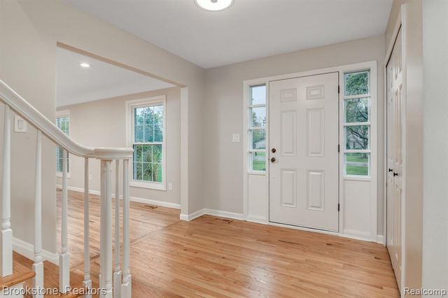 165 Woodedge Drive, Bloomfield Hills, MI 48304