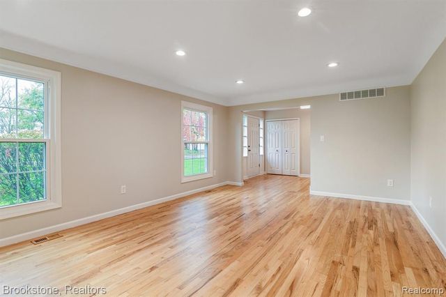 165 Woodedge Drive, Bloomfield Hills, MI 48304