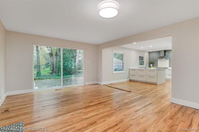 165 Woodedge Drive, Bloomfield Hills, MI 48304