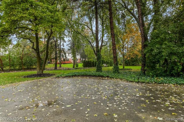 165 Woodedge Drive, Bloomfield Hills, MI 48304