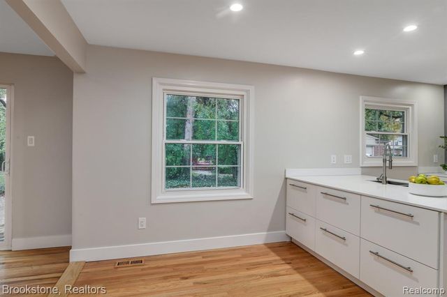 165 Woodedge Drive, Bloomfield Hills, MI 48304