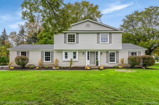 165 Woodedge Drive, Bloomfield Hills, MI 48304