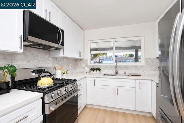 2261 Del Monte Dr, San Pablo, CA 94806