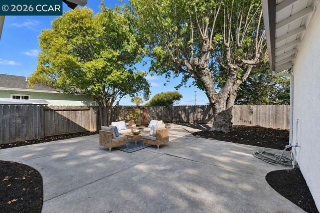 2261 Del Monte Dr, San Pablo, CA 94806