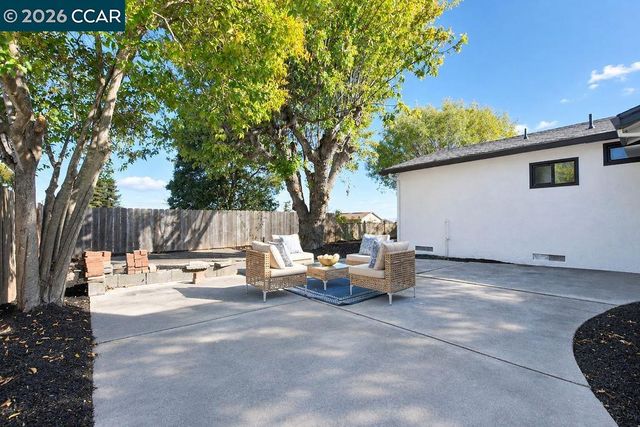 2261 Del Monte Dr, San Pablo, CA 94806