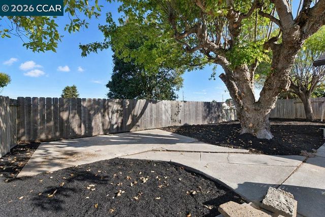 2261 Del Monte Dr, San Pablo, CA 94806