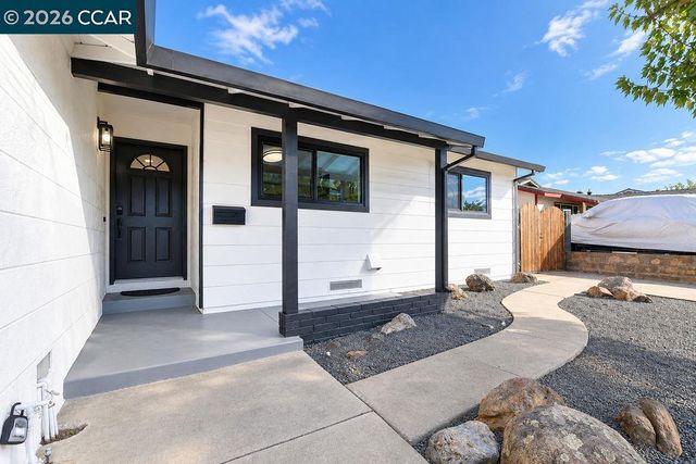 2261 Del Monte Dr, San Pablo, CA 94806