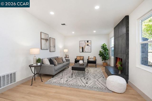 2261 Del Monte Dr, San Pablo, CA 94806