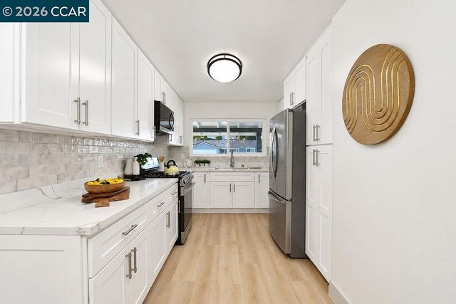 2261 Del Monte Dr, San Pablo, CA 94806