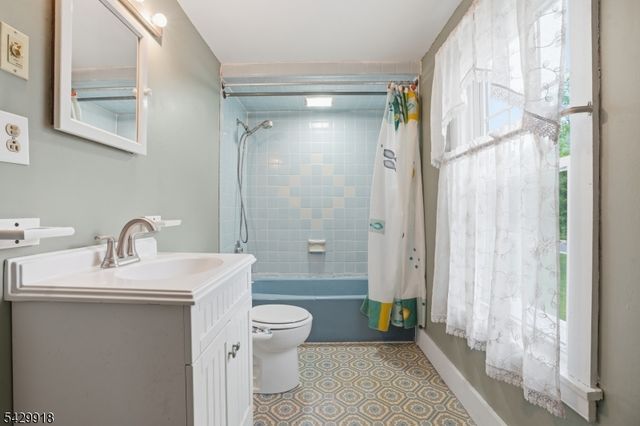 54 Front St, Belvidere Twp., NJ 07823