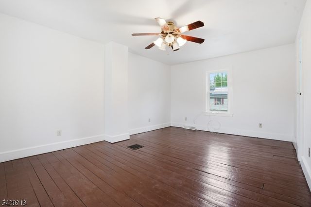 54 Front St, Belvidere Twp., NJ 07823