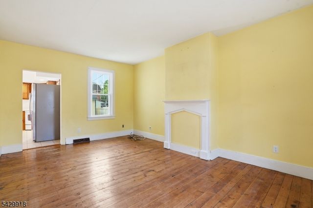 54 Front St, Belvidere Twp., NJ 07823