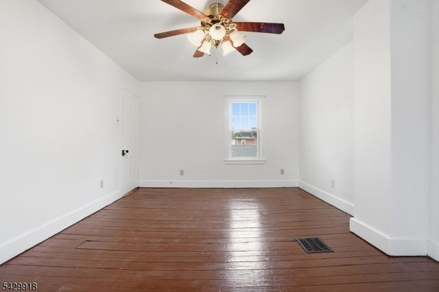 54 Front St, Belvidere Twp., NJ 07823