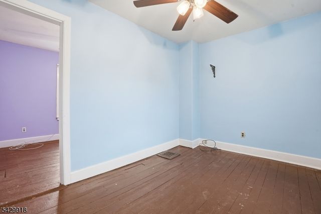 54 Front St, Belvidere Twp., NJ 07823