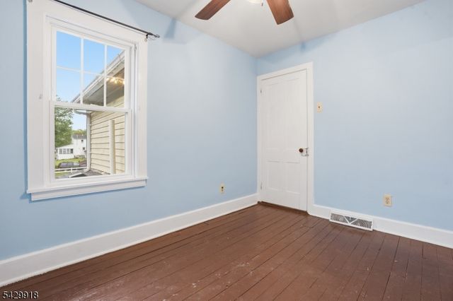 54 Front St, Belvidere Twp., NJ 07823