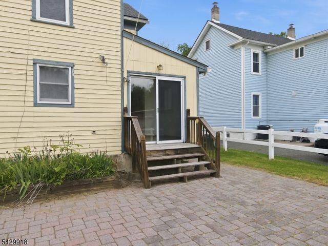 54 Front St, Belvidere Twp., NJ 07823