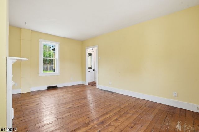 54 Front St, Belvidere Twp., NJ 07823