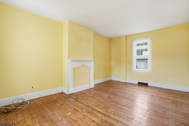 54 Front St, Belvidere Twp., NJ 07823
