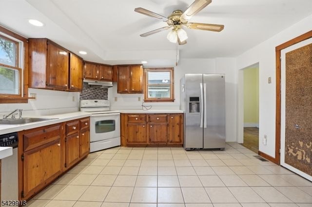 54 Front St, Belvidere Twp., NJ 07823