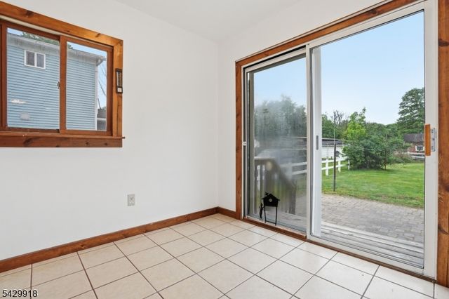 54 Front St, Belvidere Twp., NJ 07823