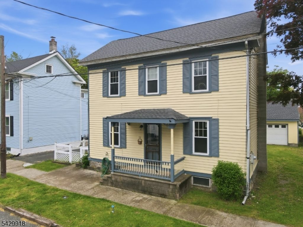 54 Front St, Belvidere Twp., NJ 07823