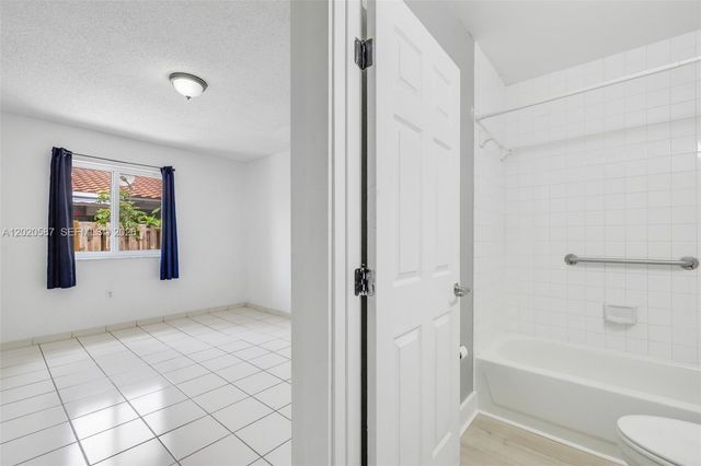 8423 SW 209th St, Cutler Bay, FL 33189