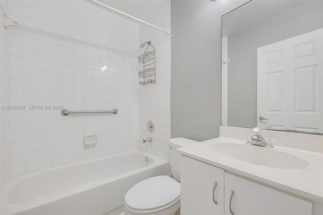 8423 SW 209th St, Cutler Bay, FL 33189