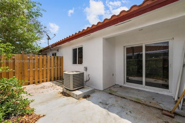 8423 SW 209th St, Cutler Bay, FL 33189