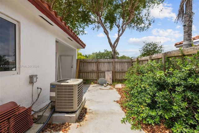 8423 SW 209th St, Cutler Bay, FL 33189