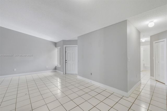 8423 SW 209th St, Cutler Bay, FL 33189