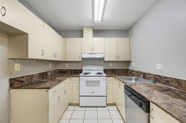 8423 SW 209th St, Cutler Bay, FL 33189