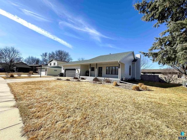 2209 S Dover Dr Drive, Sioux Falls, SD 57106