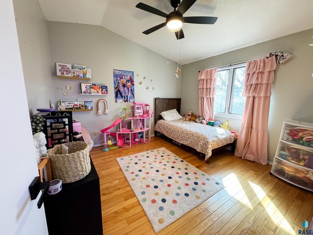 2209 S Dover Dr Drive, Sioux Falls, SD 57106