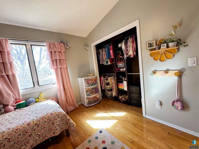 2209 S Dover Dr Drive, Sioux Falls, SD 57106