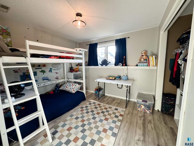 2209 S Dover Dr Drive, Sioux Falls, SD 57106