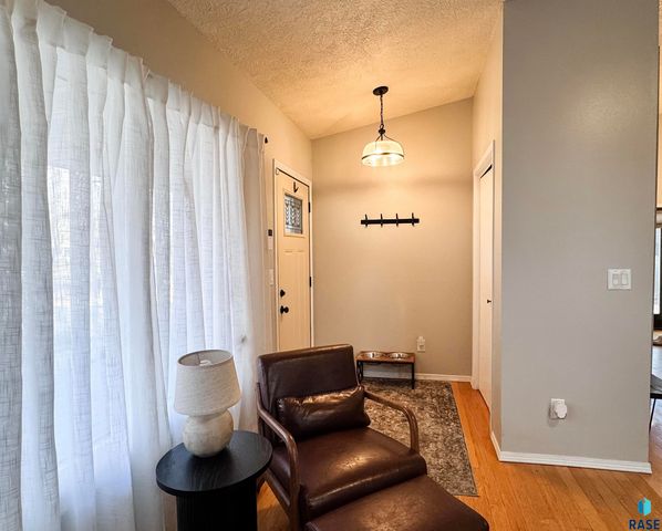 2209 S Dover Dr Drive, Sioux Falls, SD 57106