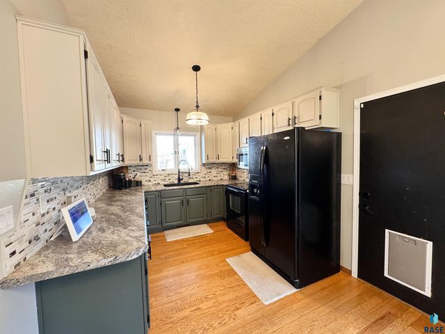 2209 S Dover Dr Drive, Sioux Falls, SD 57106