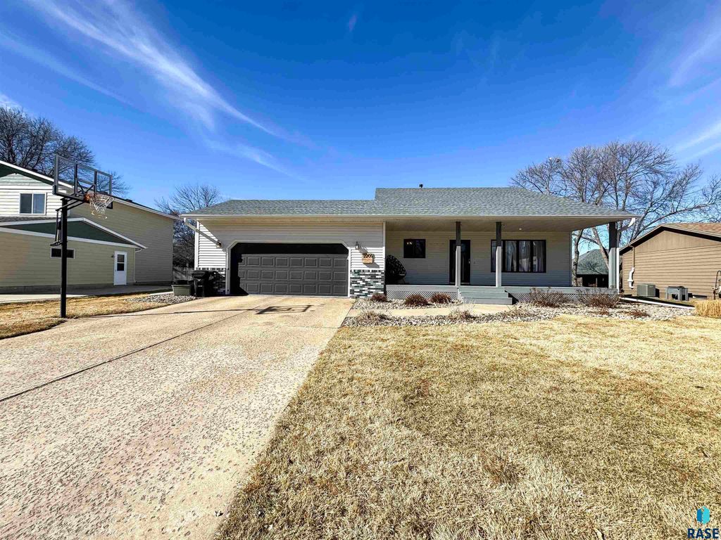 2209 S Dover Dr Drive, Sioux Falls, SD 57106