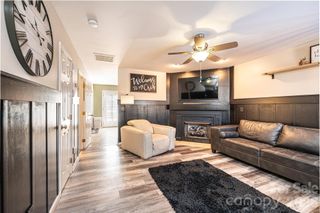 2222 15th Avenue NE, Hickory, NC 28601