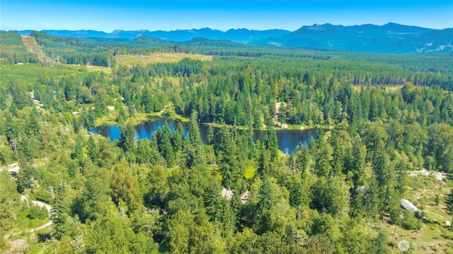 23609 W Lake Kayak Drive, Monroe, WA 98272