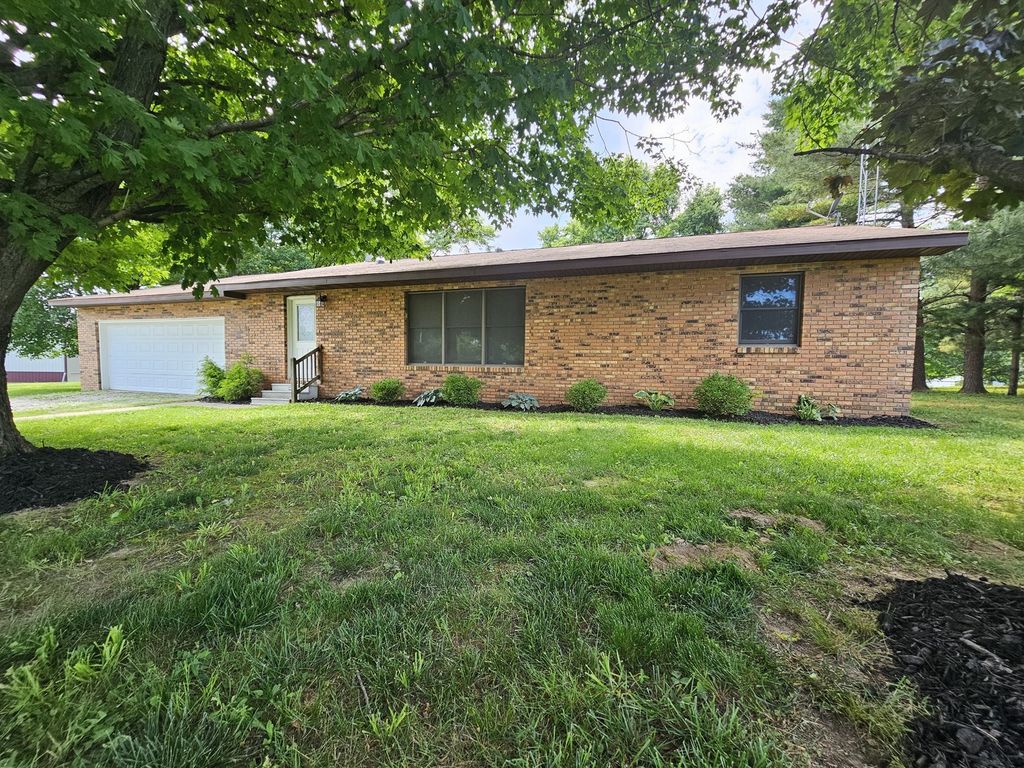 Image 1 of property listing at 14541 N Morton Lane, Mt Vernon, IL 62864