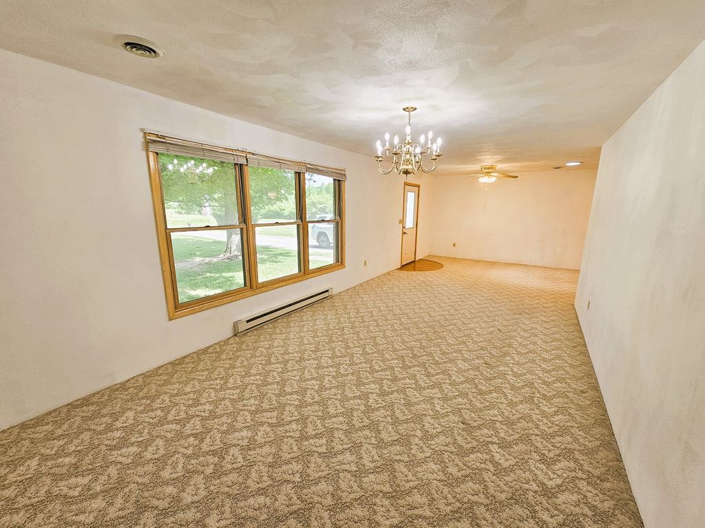 Image 13 of property listing at 14541 N Morton Lane, Mt Vernon, IL 62864