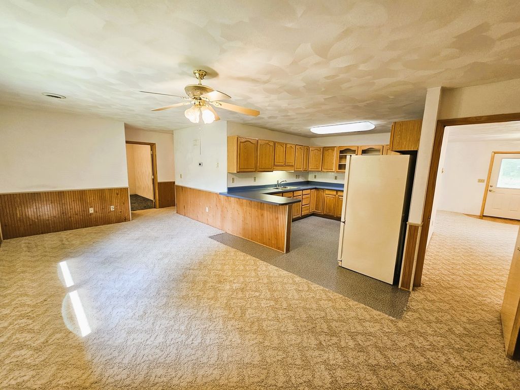Image 15 of property listing at 14541 N Morton Lane, Mt Vernon, IL 62864