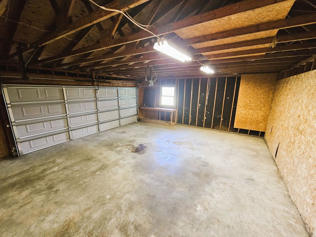Image 28 of property listing at 14541 N Morton Lane, Mt Vernon, IL 62864