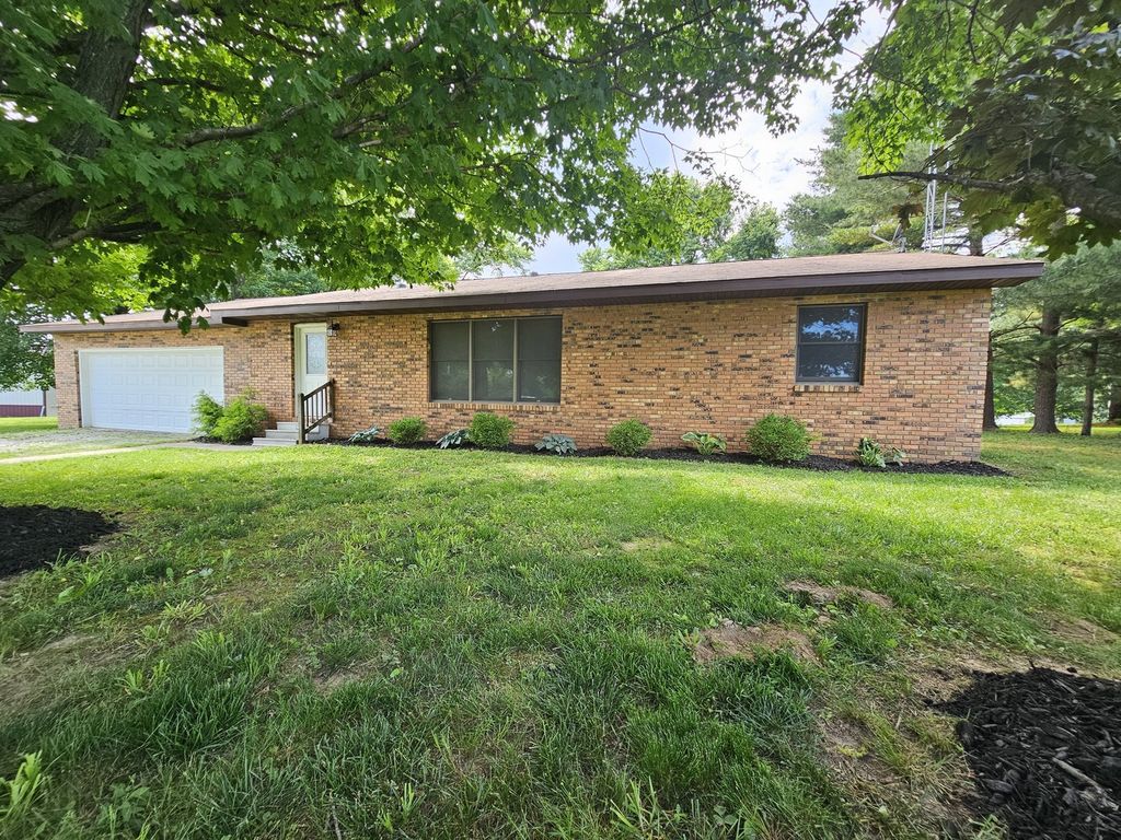Image 4 of property listing at 14541 N Morton Lane, Mt Vernon, IL 62864