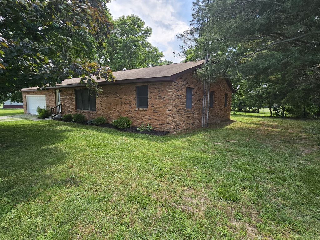 Image 5 of property listing at 14541 N Morton Lane, Mt Vernon, IL 62864