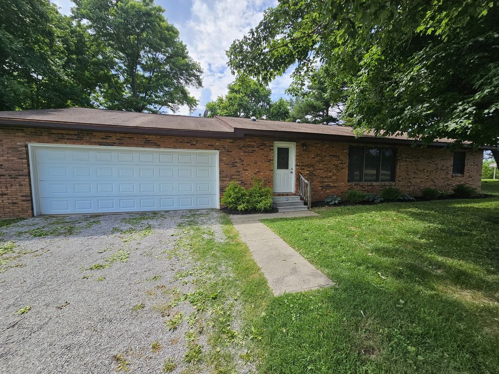 Image 7 of property listing at 14541 N Morton Lane, Mt Vernon, IL 62864