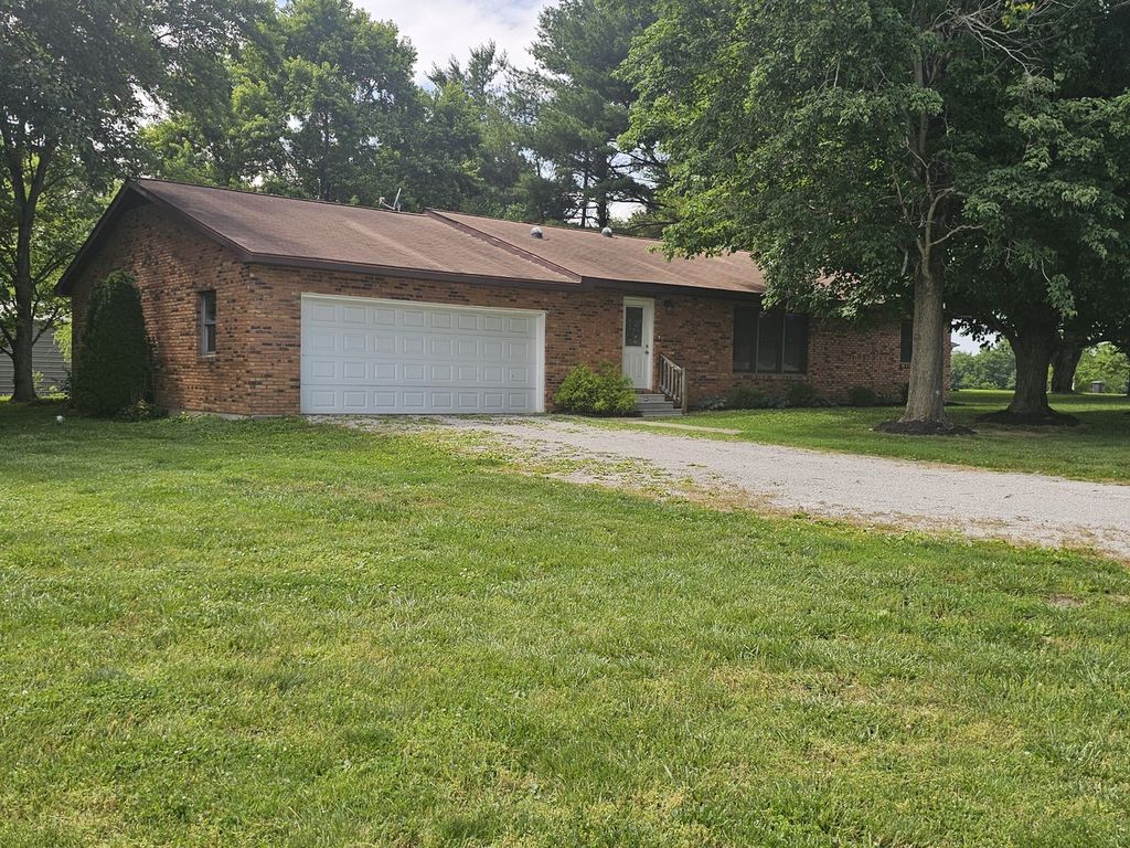 Image 10 of property listing at 14541 N Morton Lane, Mt Vernon, IL 62864