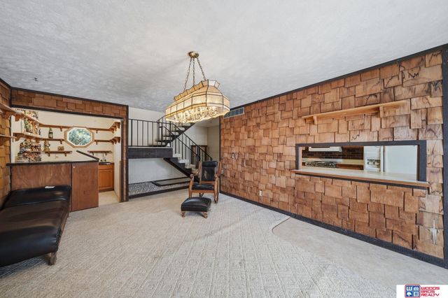 592 W Lakeshore Drive, Lincoln, NE 68528