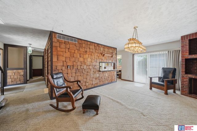 592 W Lakeshore Drive, Lincoln, NE 68528